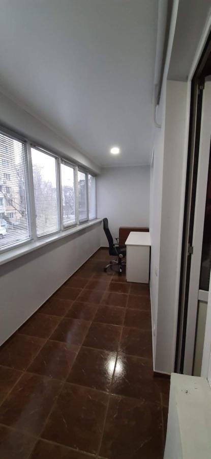 Large 2-Bedroom Apartament In The Center Chisinau Exterior photo